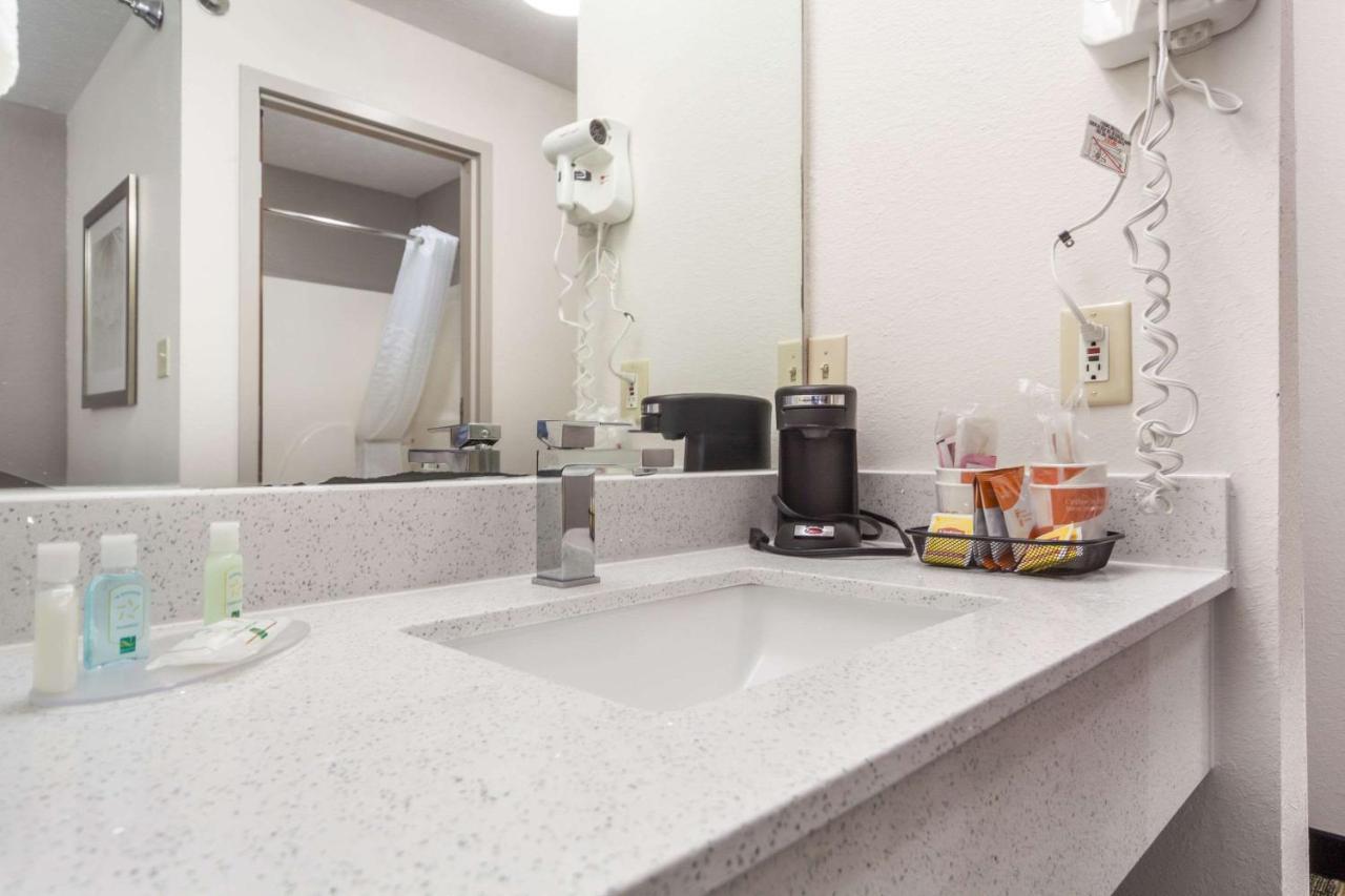 Quality Inn & Suites West Omaha - Ne Linclon Bagian luar foto