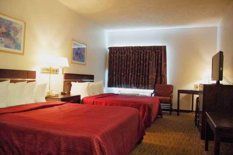 Quality Inn & Suites West Omaha - Ne Linclon Bagian luar foto