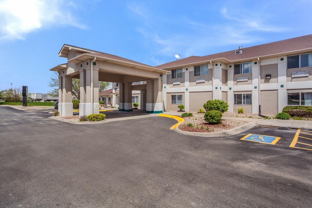 Quality Inn & Suites West Omaha - Ne Linclon Bagian luar foto