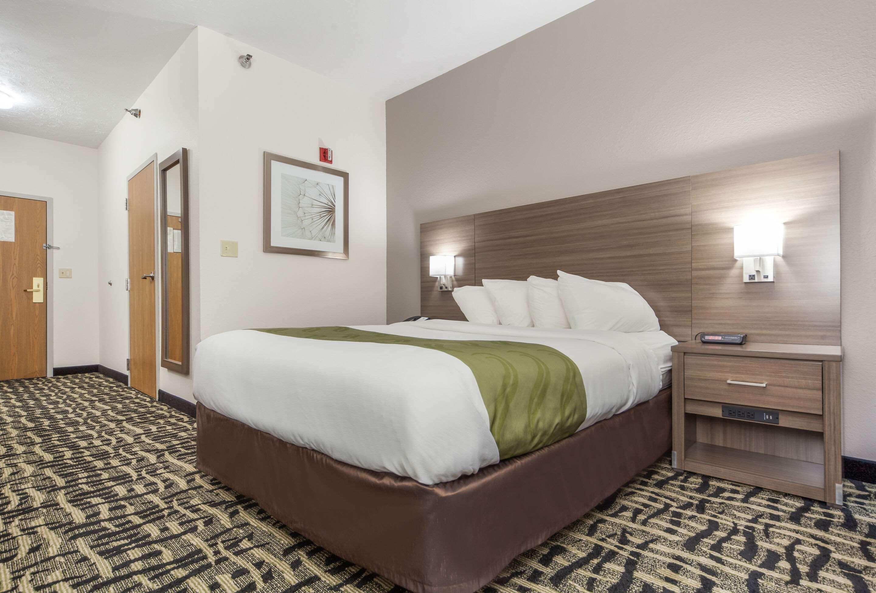 Quality Inn & Suites West Omaha - Ne Linclon Bagian luar foto