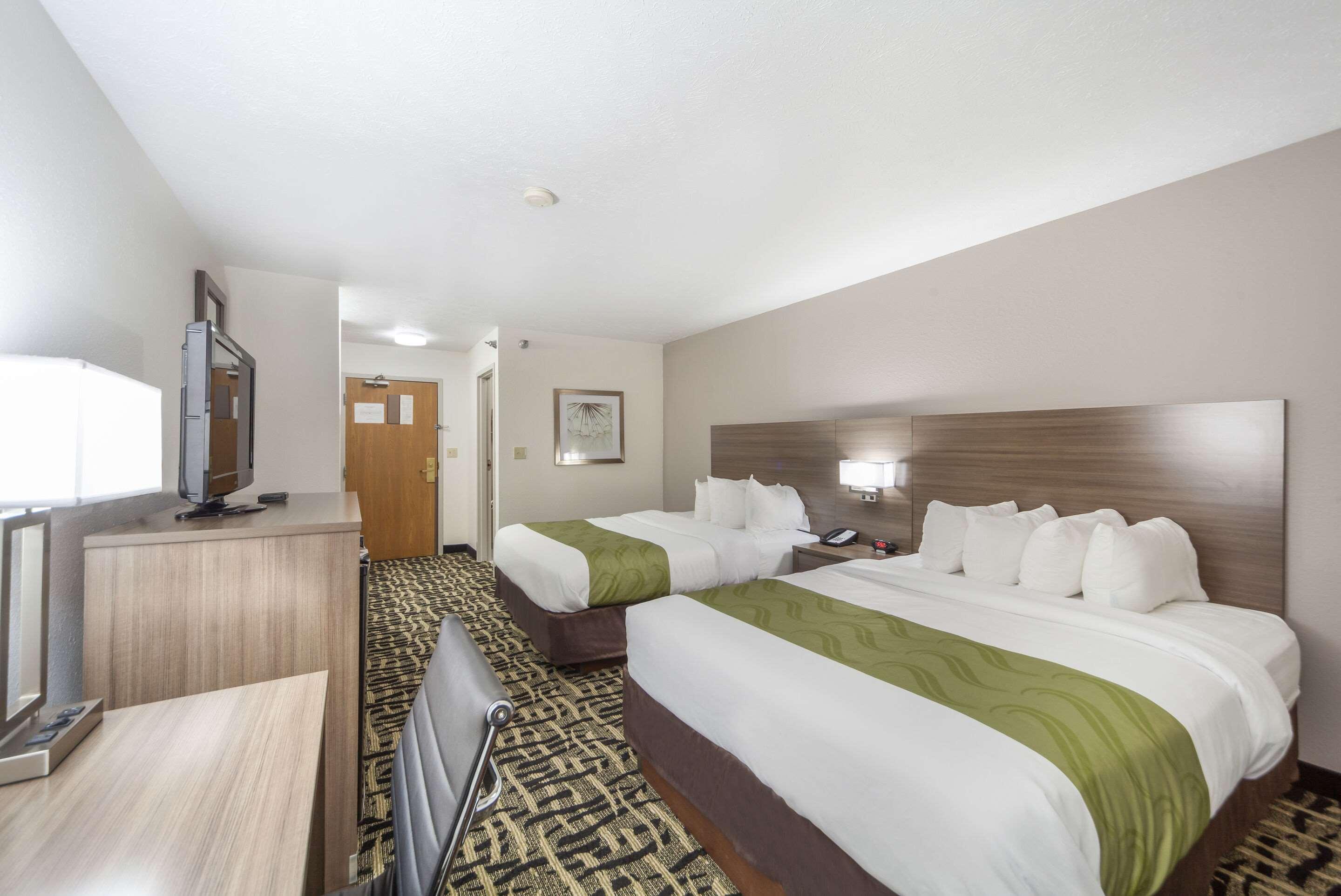 Quality Inn & Suites West Omaha - Ne Linclon Bagian luar foto