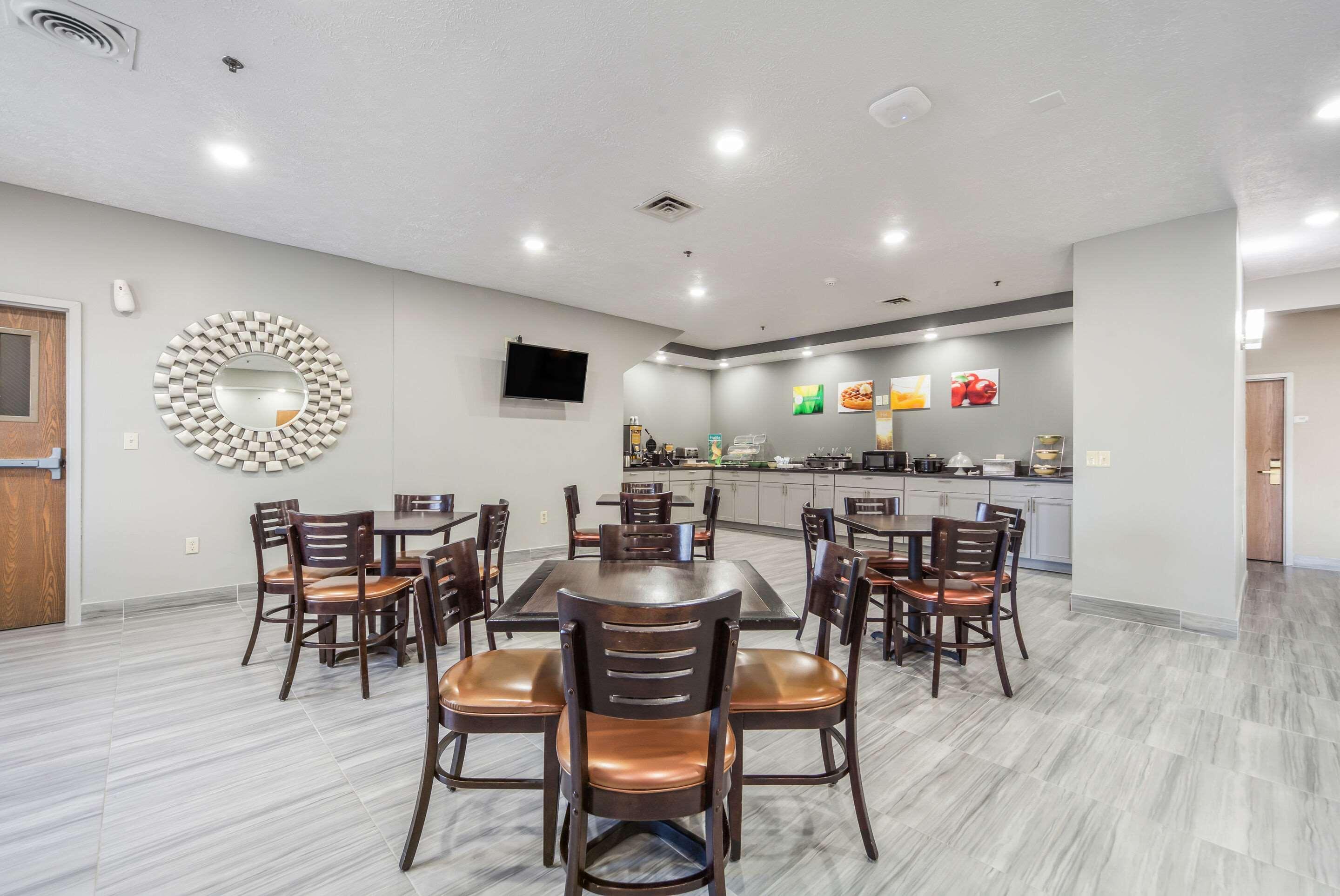 Quality Inn & Suites West Omaha - Ne Linclon Bagian luar foto