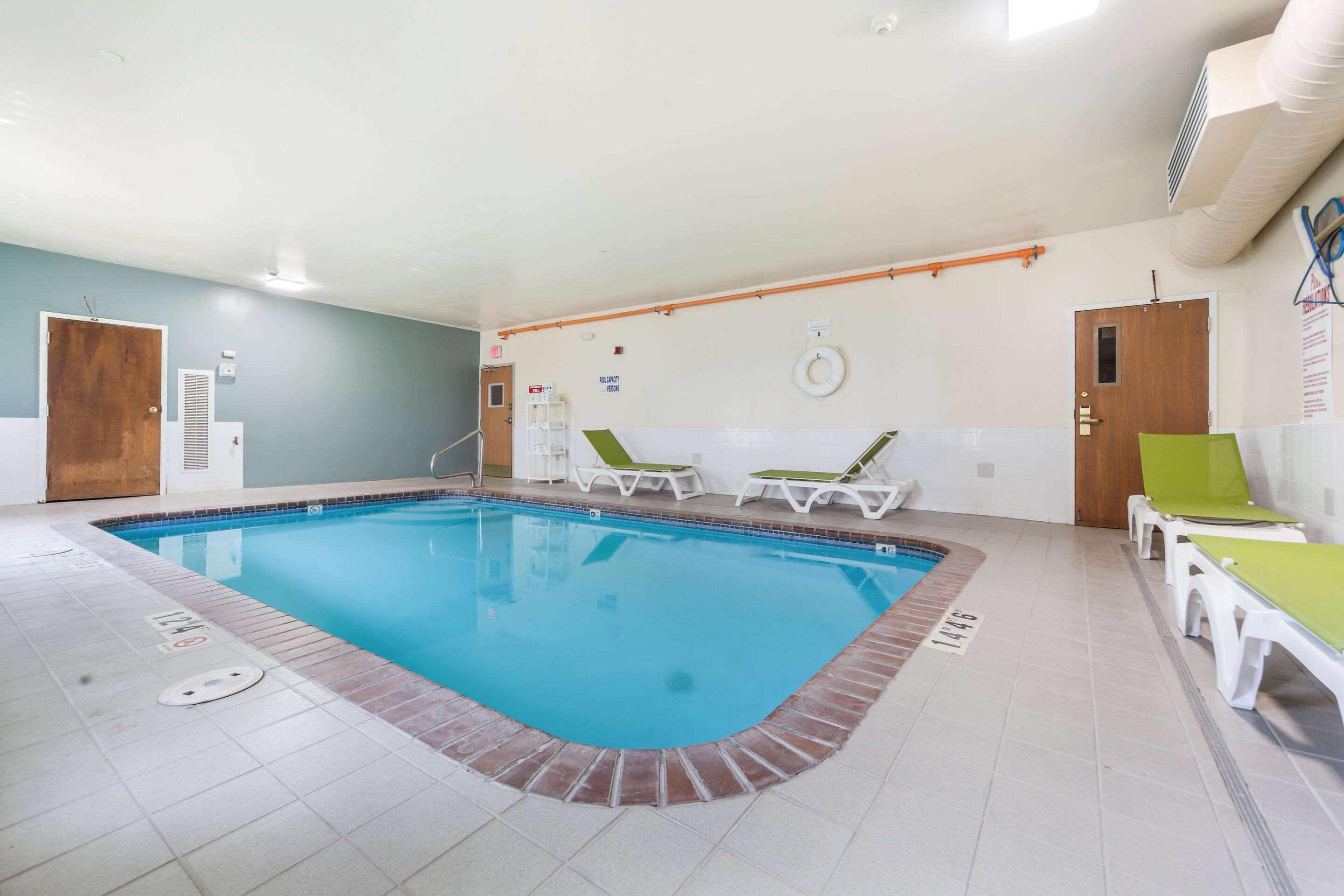 Quality Inn & Suites West Omaha - Ne Linclon Bagian luar foto