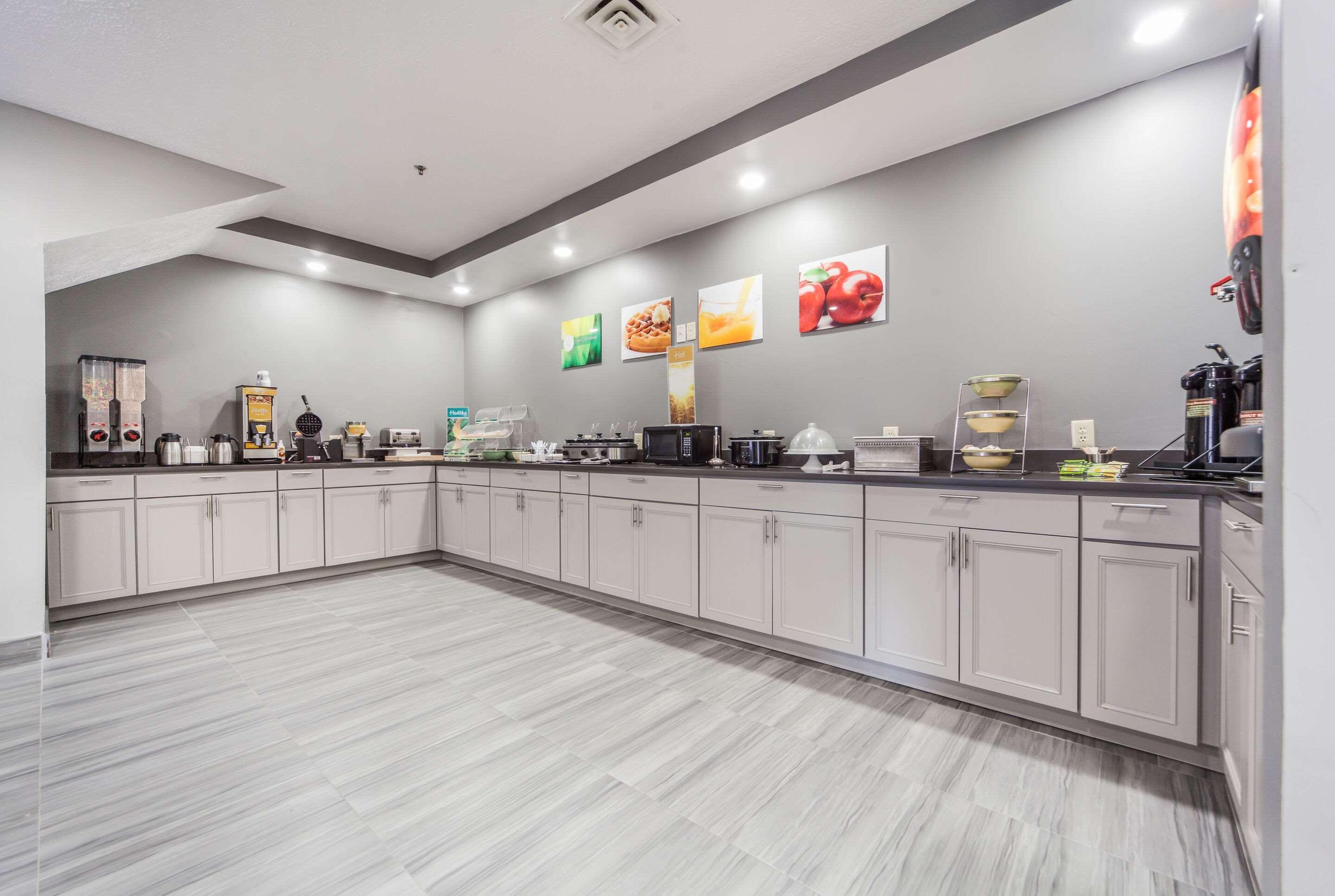 Quality Inn & Suites West Omaha - Ne Linclon Bagian luar foto