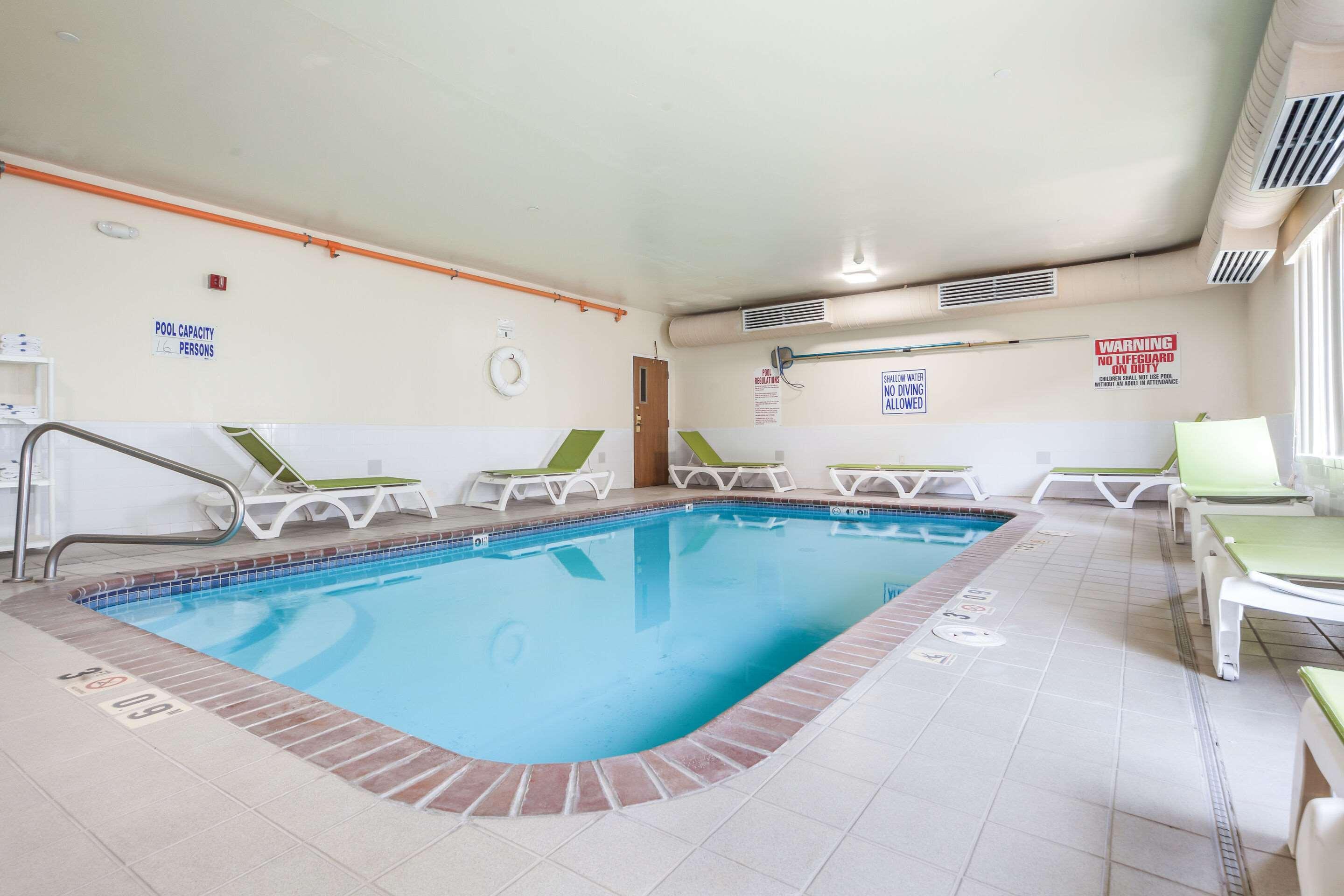 Quality Inn & Suites West Omaha - Ne Linclon Bagian luar foto