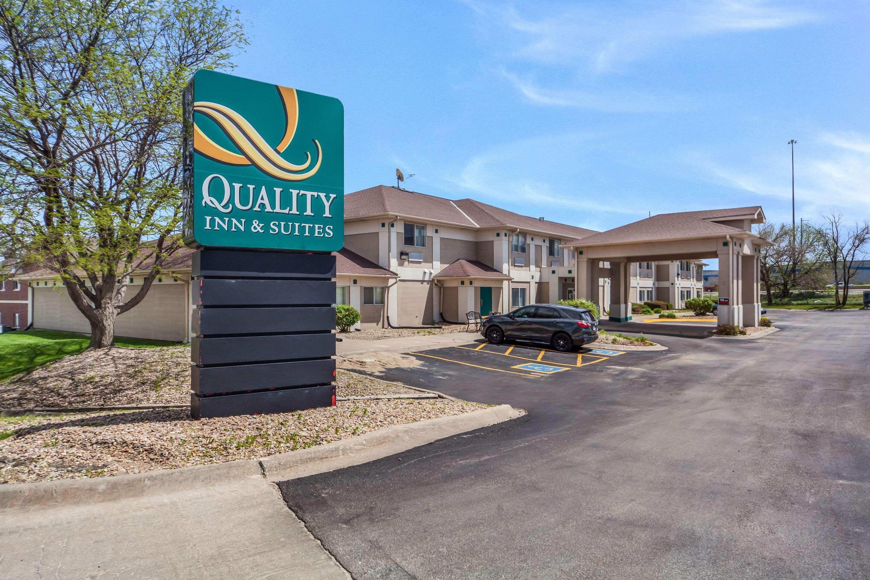 Quality Inn & Suites West Omaha - Ne Linclon Bagian luar foto