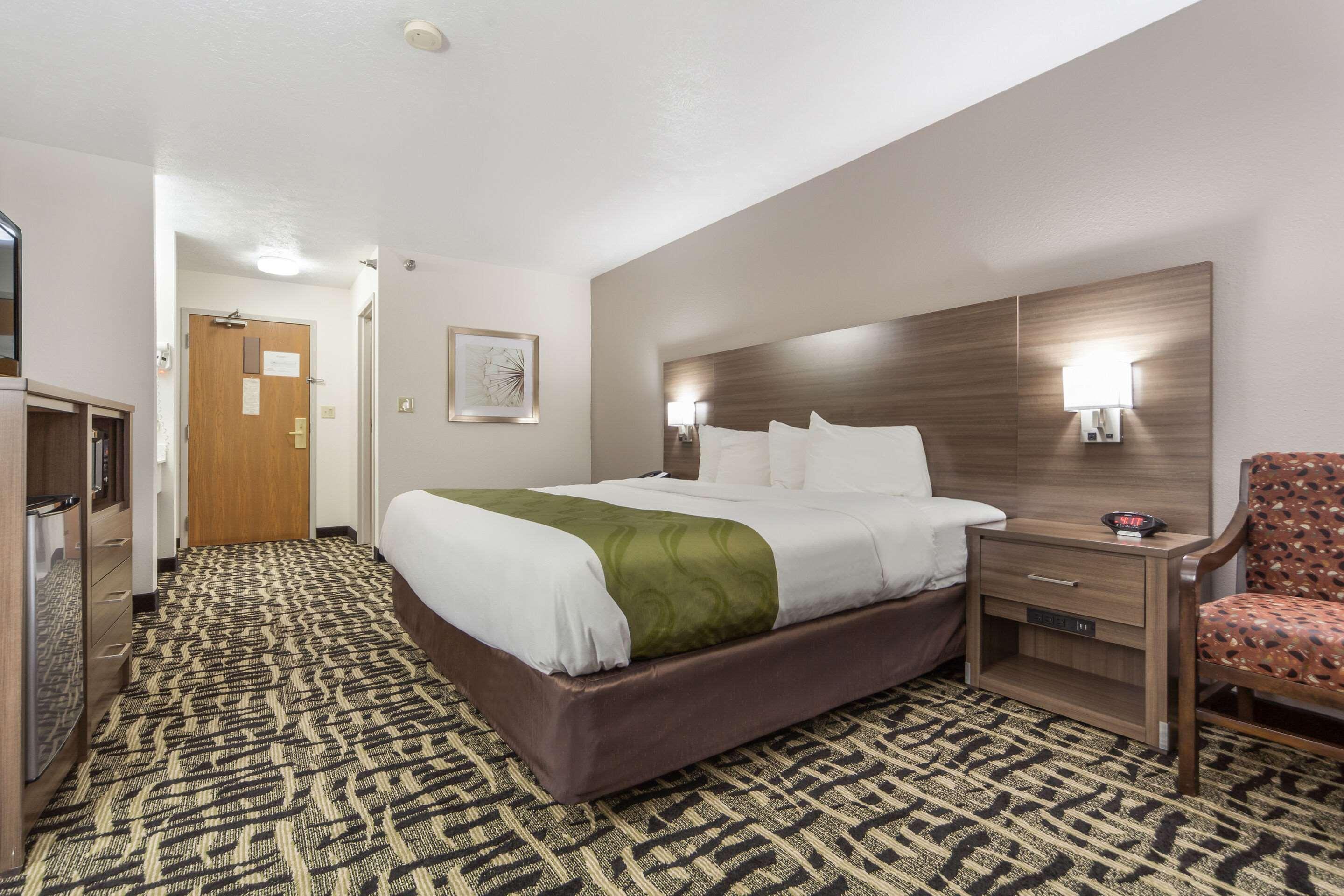Quality Inn & Suites West Omaha - Ne Linclon Bagian luar foto