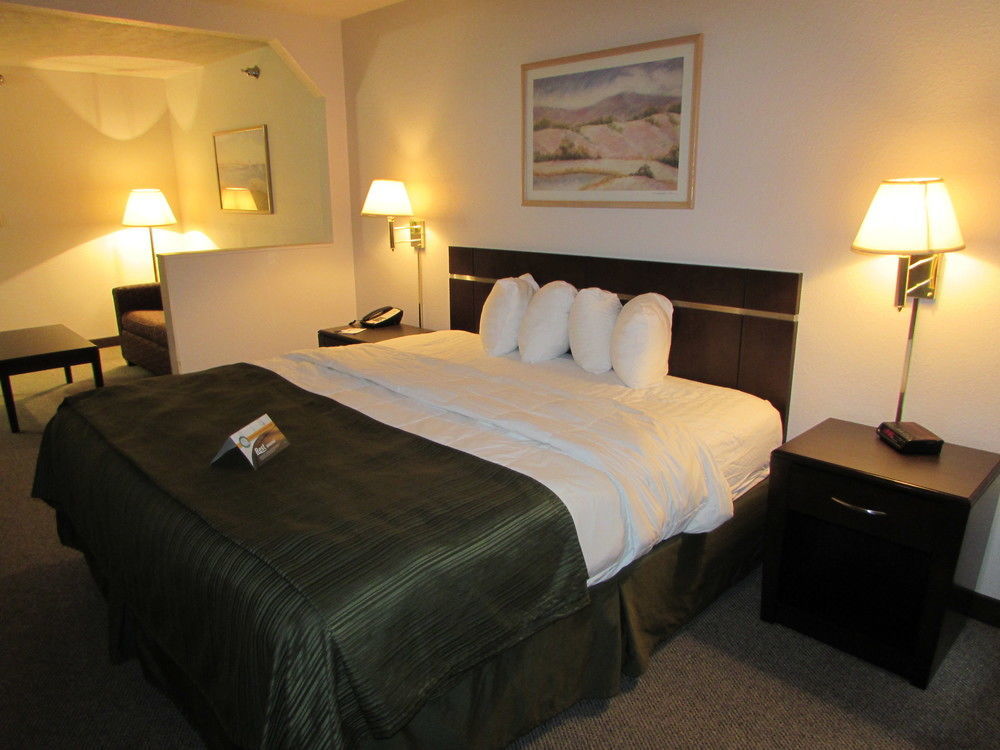 Quality Inn & Suites West Omaha - Ne Linclon Bagian luar foto
